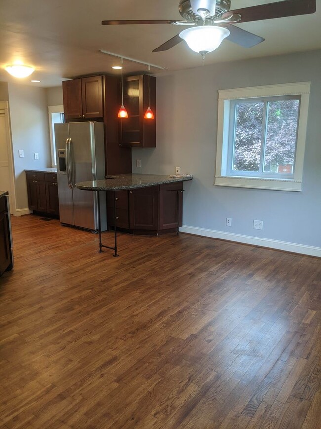 Foto del edificio - 105 W Longview St