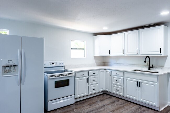 Building Photo - Multigenerational Family South Tampa Home