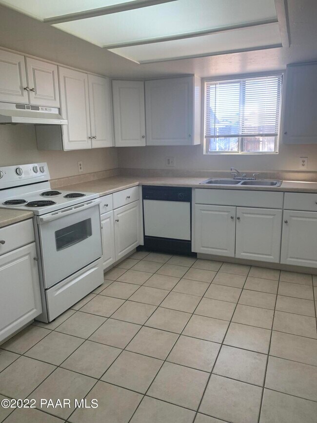 Foto del edificio - 3170 N Tani Rd