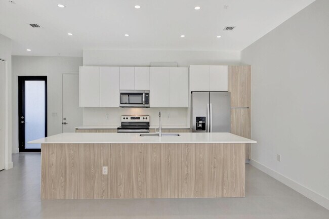 Building Photo - 4208 NE 7th Terrace