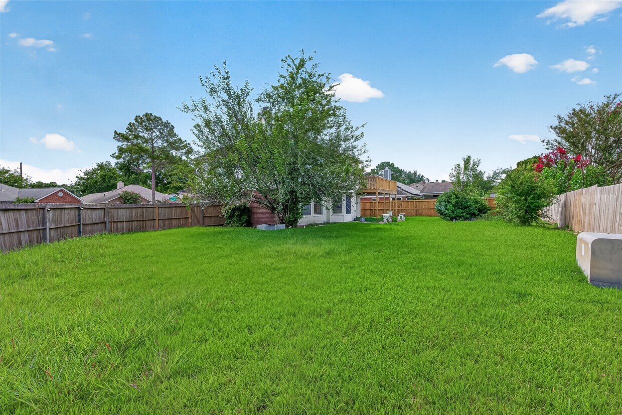 Building Photo - 8202 Worthington Dr