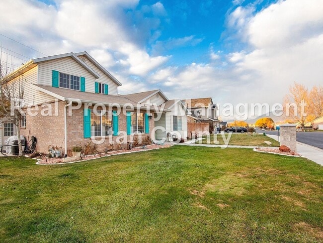 Building Photo - Spanish Fork Twinhome