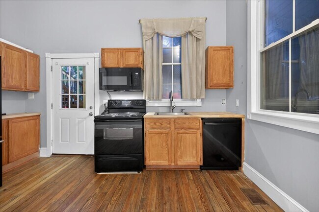 Foto del edificio - 211 W 38th St