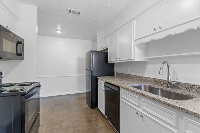 Building Photo - 600 Mimi Ln