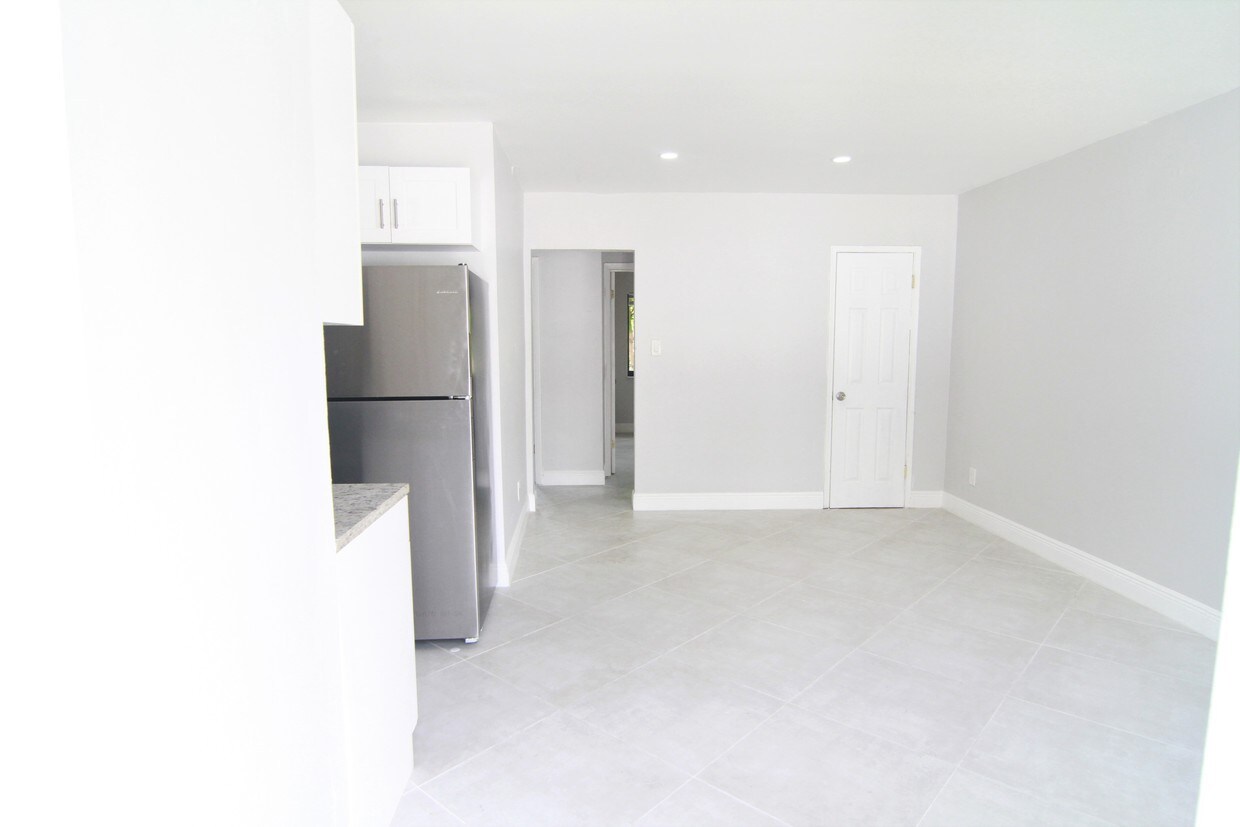 Primary Photo - 831 NW 5th Ave