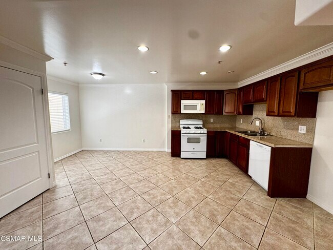 Foto del edificio - 13525 Vanowen St