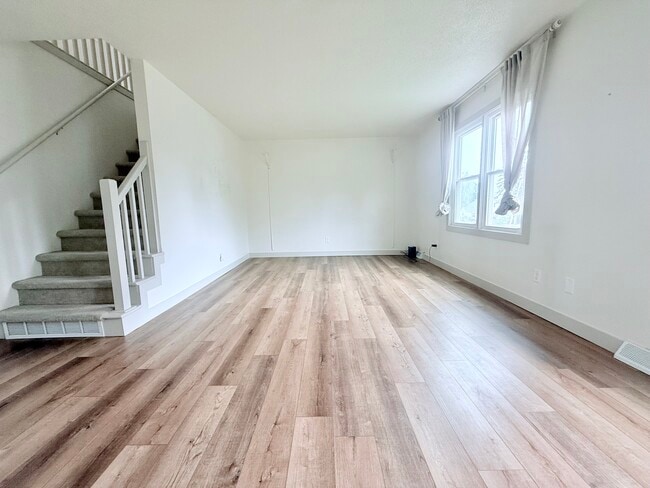 Living Room - 1409 W 2nd St