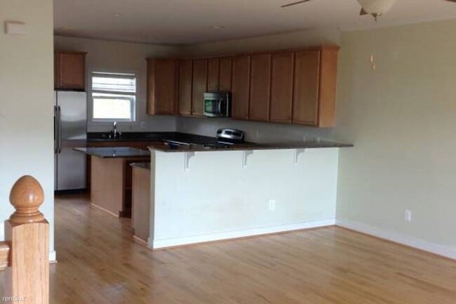 Building Photo - 3 br, 3 bath House - 2140 Saranac Court