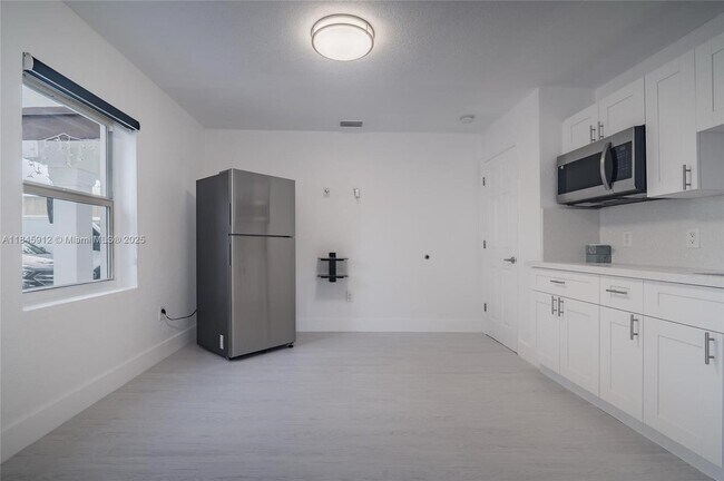 Foto del edificio - 595 NW 139th Terrace
