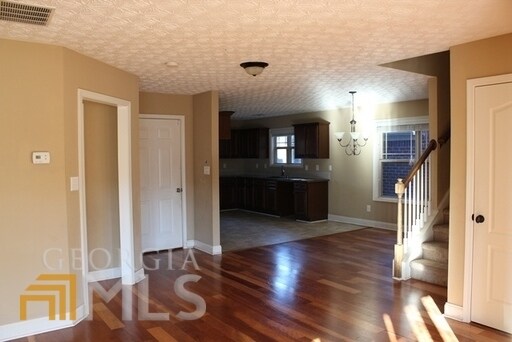 Building Photo - 105 Daisy Cir
