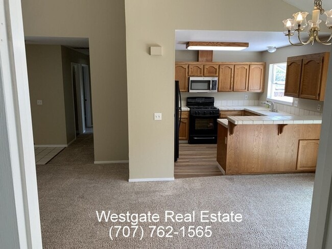 Building Photo - 1425 Dandelion Way