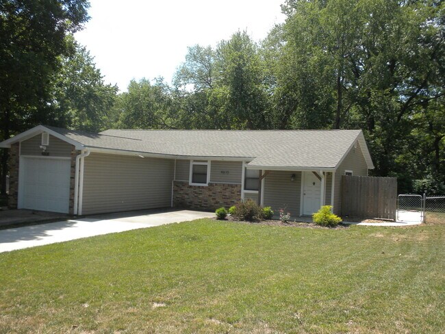 Building Photo - 2 bed, 1 Bath Duplex, West Columbia.