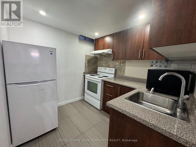 Building Photo - 24 Grand River Ct