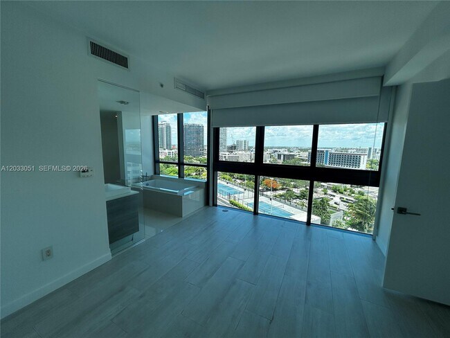 Foto del edificio - 650 NE 32nd St