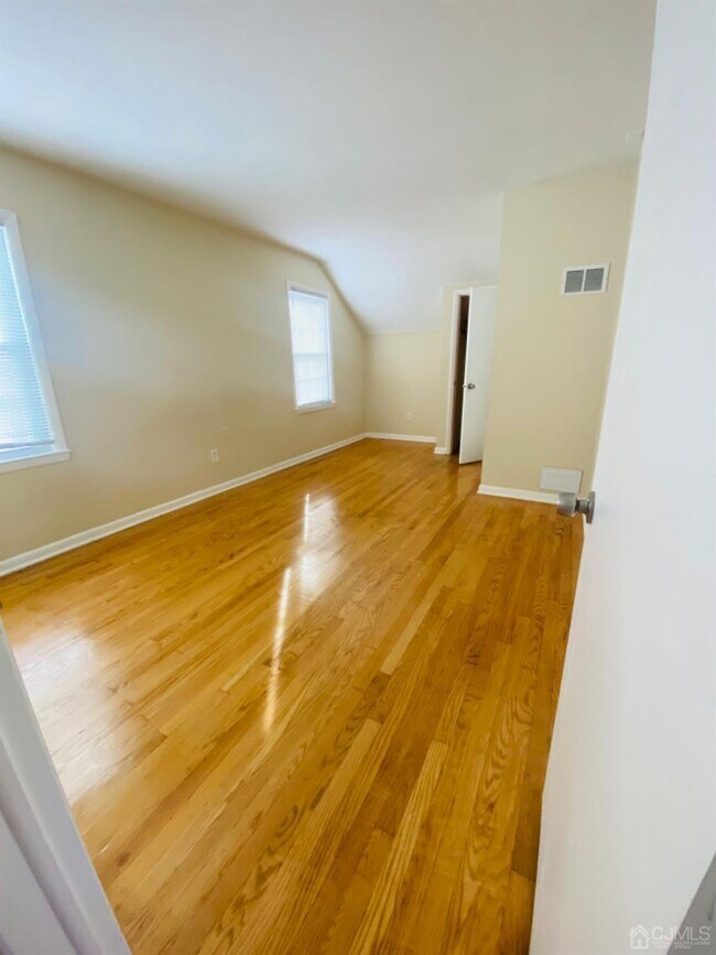 905 Cranbury Cross Rd, North Brunswick Township, NJ 08902 House