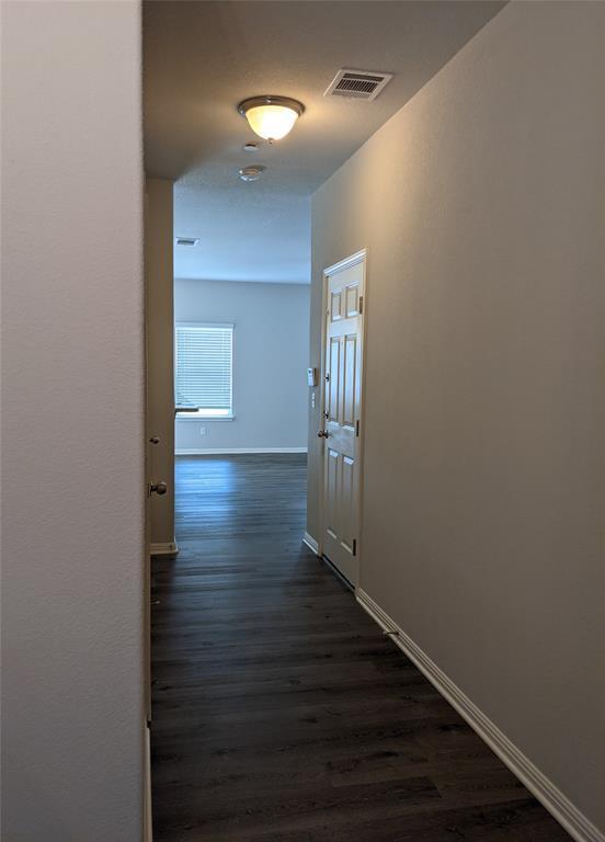 Foto del edificio - 1701 S Bell Blvd