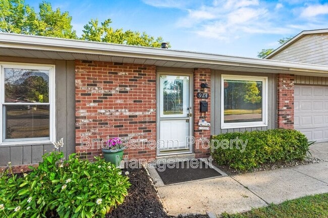 Photo - 924 Tradewind Dr House