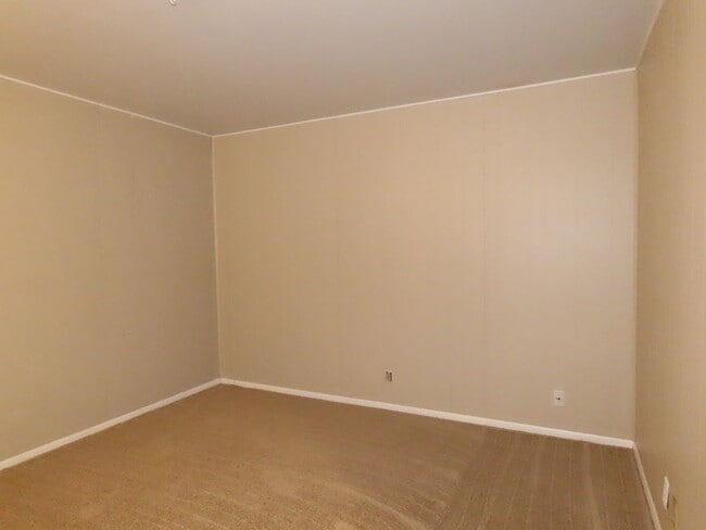 Building Photo - Charming 4 Bedroom 2 Bathroom w/ Bonus Room!