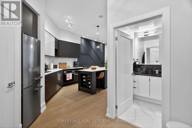 Building Photo - 99 The Donway W