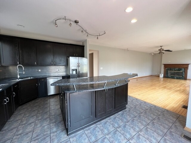 Foto del edificio - 718 Meadow Dr
