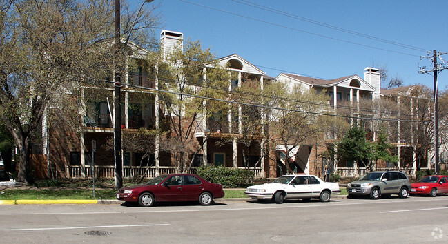 Building Photo - Nueces Oaks Condominiums