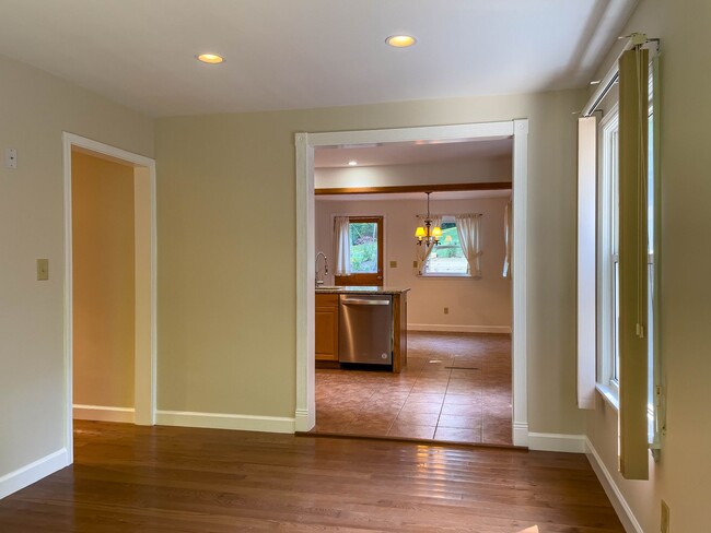 Foto del edificio - Elegant Three-Bedroom in West Asheville