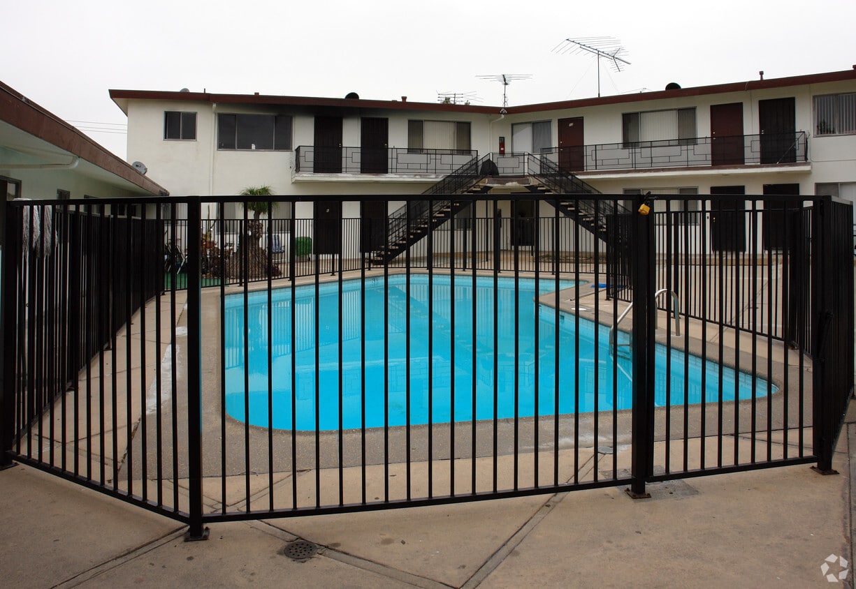 Building Photo - Edgewood Apartments