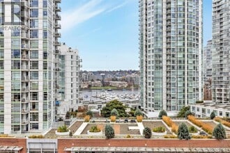 Building Photo - 238 Alvin Narod Mews