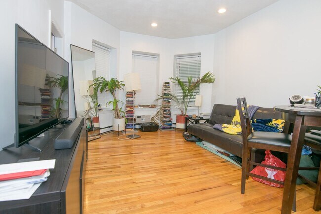 Foto del edificio - 55 Westland Ave