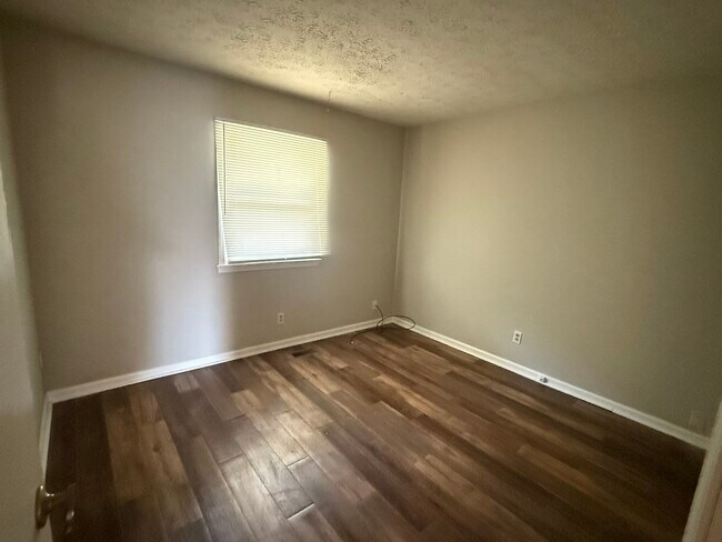 Foto del edificio - 8175 Old Farm Ln