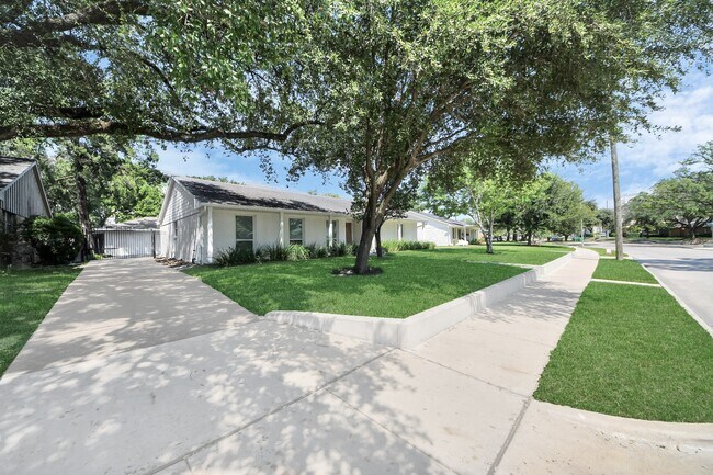 Building Photo - 7610 Highmeadow Dr