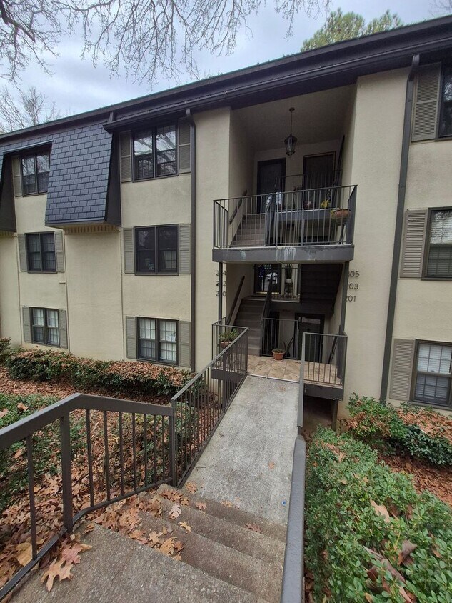 Beautifull Top-Floor 2B/2B Condo in Sought-After Cross Creek Community! - Beautifull Top-Floor 2B/2B Condo in Sought...