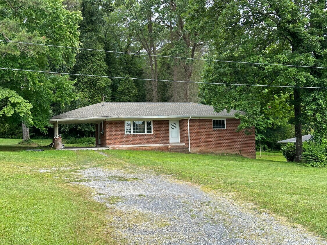 2327 3rd St, Dalton, GA 30721 House Rental in Dalton, GA