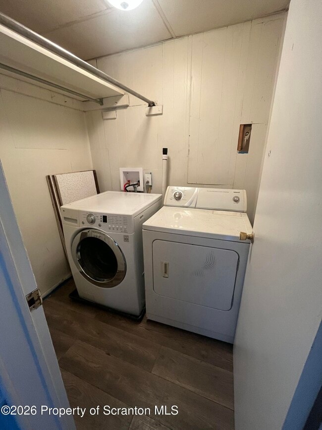 Building Photo - 375 Grove St