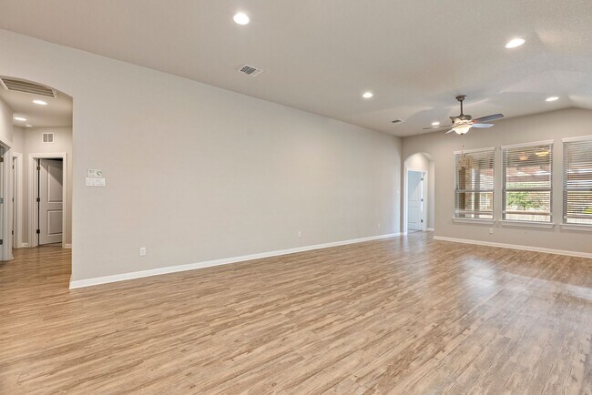 Foto del edificio - Welcome Home to Comfort, Charm & a Touch of Sparkle in Pflugerville!