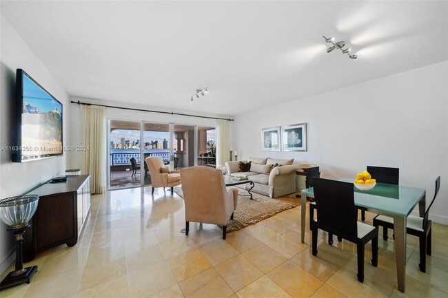 Foto del edificio - 5235 Fisher Island Dr