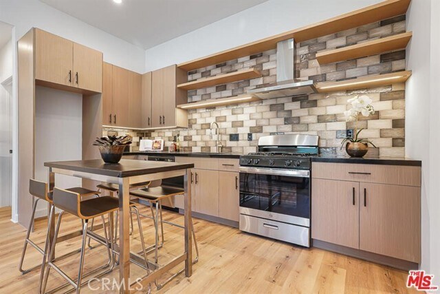 Foto del edificio - 22645 Burbank Blvd