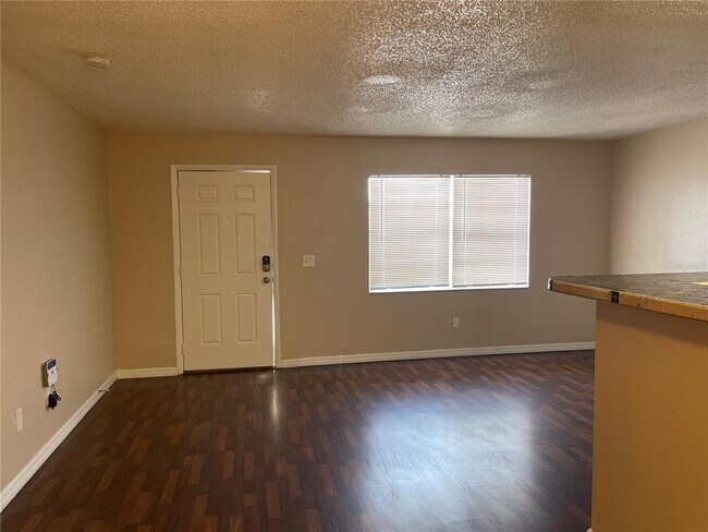 Building Photo - 9105 W Hillsborough Ave