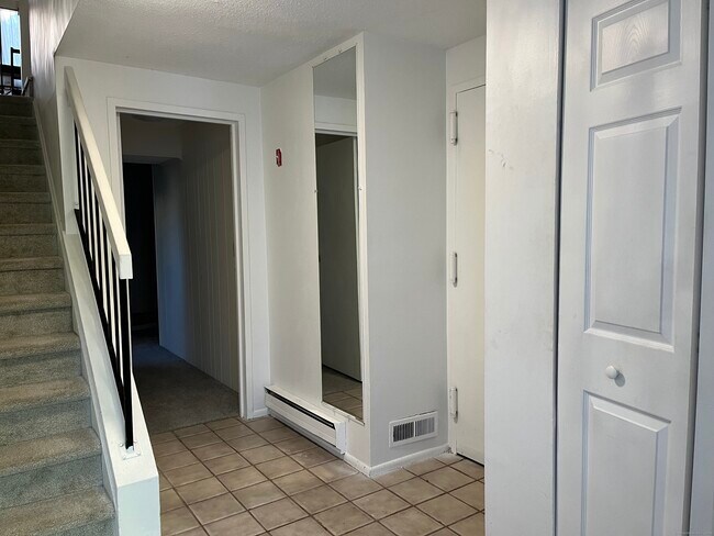 Building Photo - 155 Peddlers Dr