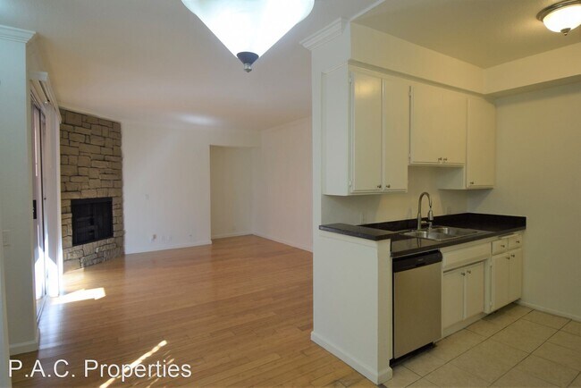 Building Photo - 2 br, 2 bath Apartment - 11107 La Maida St...