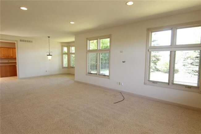 Building Photo - 26 Rochdale Dr S