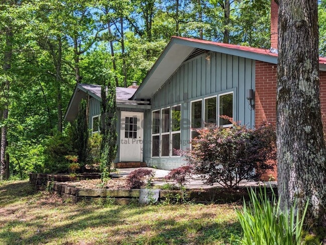 Building Photo - 1096 Boone Rd