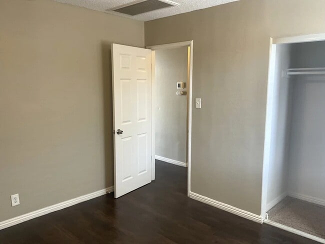 Foto del edificio - 9234 Kewen Ave