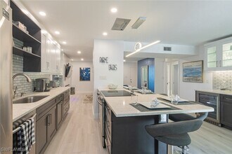 Building Photo - 788 Park Shore Dr