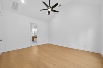 Building Photo - 9722 Dani Lake Dr