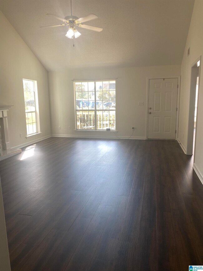 Foto del edificio - 432 Laurel Woods Trce