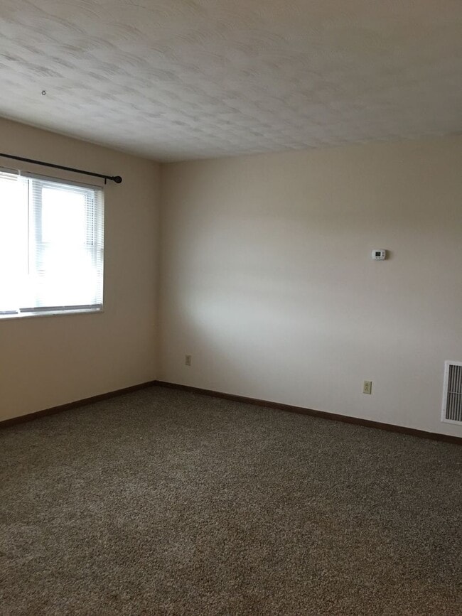 Building Photo - 805 Mitchell Ave