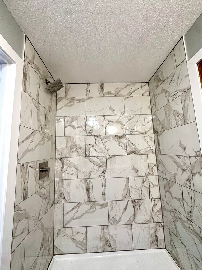 Foto del edificio - Newly Renovated 1 Bed / 1 Bath in Central ...