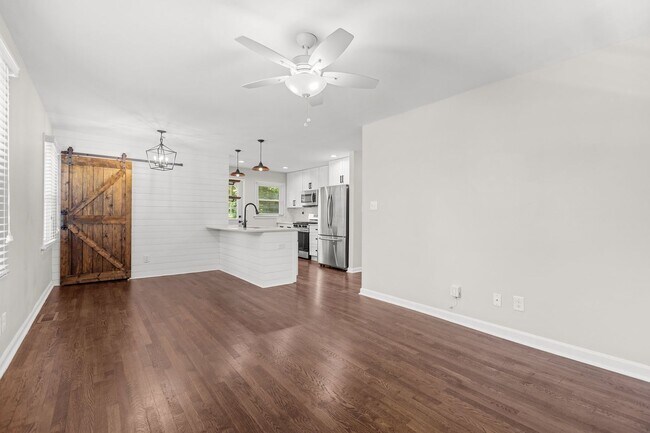 Foto del edificio - Adorable, Modern 3 Bedroom Ranch near Downtown Raleigh - Gorgeous finishes, open floorplan, updat...
