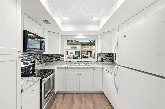 Foto del edificio - 2871 S Pines Dr